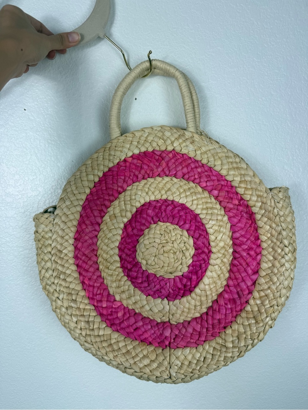 Straw pink and corn husk color circular bag with pom poms - Picture 3 of 7